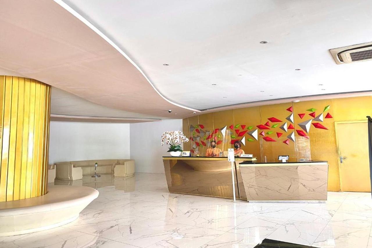 Golden Palace Hotel Batu Merah Exteriör bild